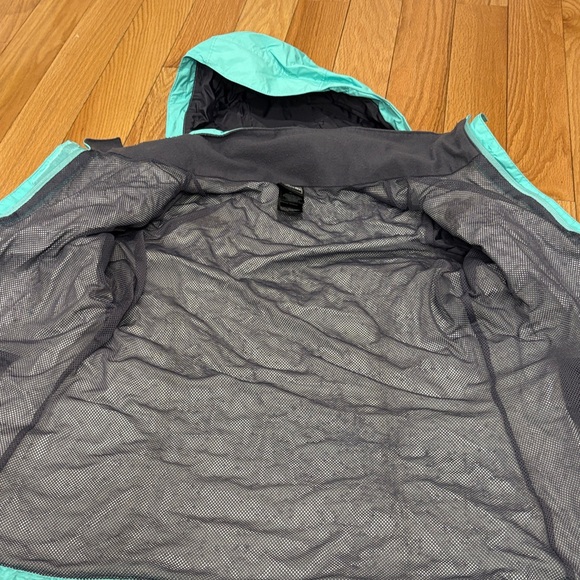 ☘️ The North Face Women's Teal Rain Jacket - Picture 8 of 11